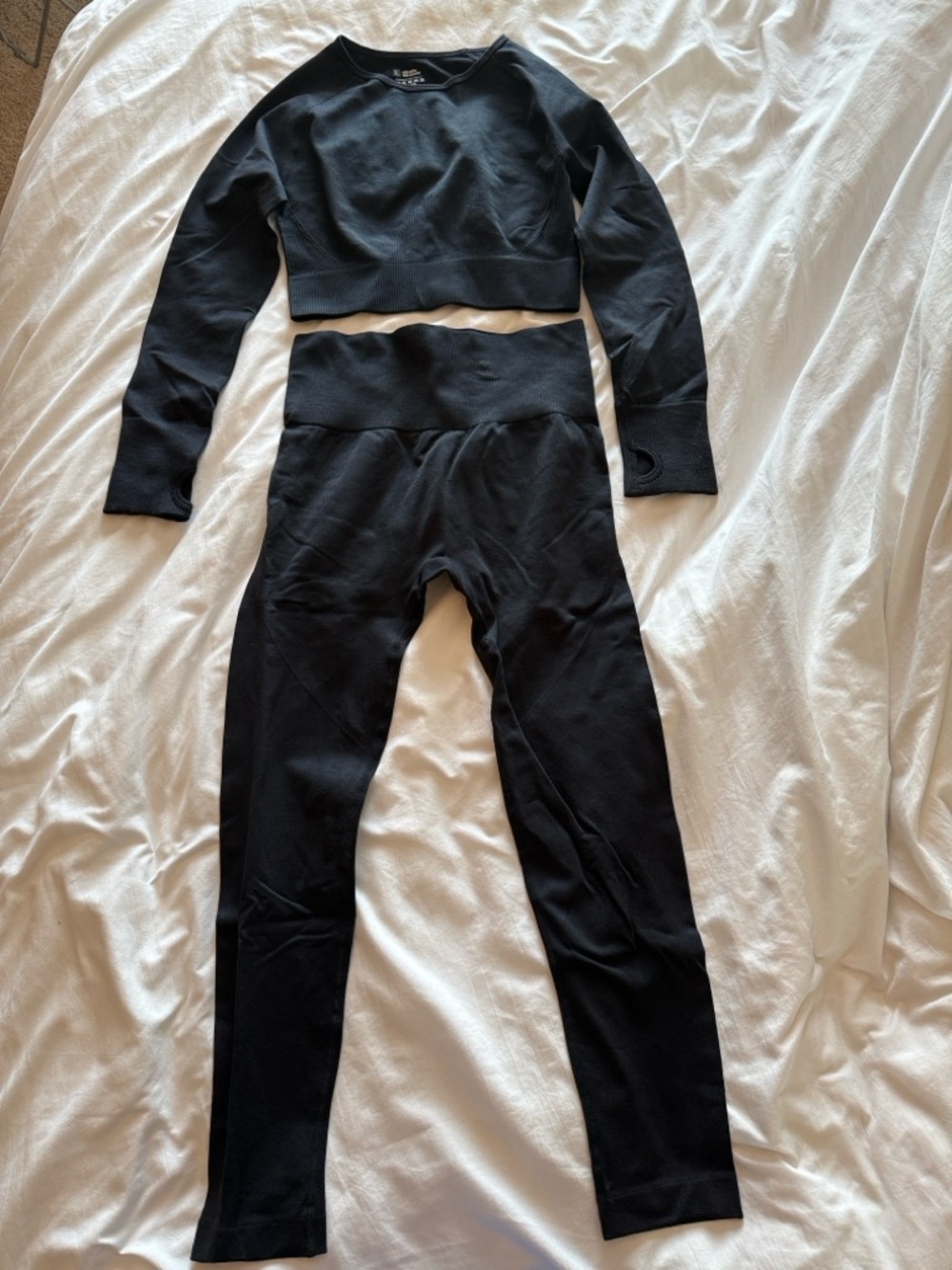 Amazon Black Women's Seamless Long-Sleeve Crop Top & High-Waist Leggings Set